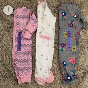 3 pajamas/sleepers